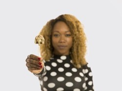 Valentine Dirayakan dengan Replika Cokelat Bentuk Wajah Orang