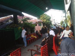 Pelayat Mulai Berdatangan ke Rumah Duka Saphira Indah