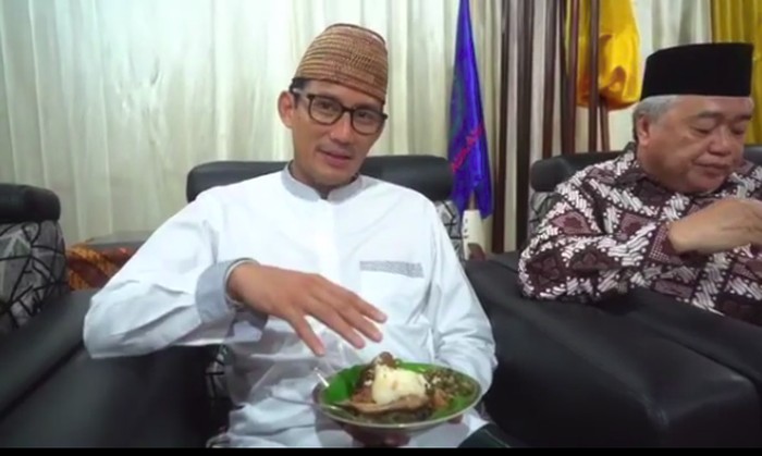 Sambangi Demak, Sandiaga Uno Cicip Caos Dhahar Makanan Favorit Sunan Kalijaga