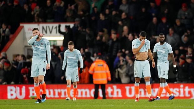 Chelsea Dibantai, Higuain Tampil Buruk