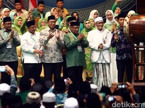 Momen Jokowi Pukul Bedug Buka Acara Harlah Ke-93 NU