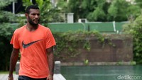 Kisah menjual PS itu tak akan dilupakan Marinus. Dia akan mengingatnya sebagai pembuka jalan terwujudnya mimpi menjadi pemain sepakbola profesional, bergabung dengan Persipura dan berada di tim yang sama dengan Boaz. 