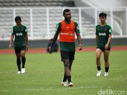 Marinus berlatih bersama pemain Timnas Indonesia lainnya beberapa waktu lalu. Dia berjanji akan bayar kepercayaan publik dan pelatih Indra Sjafri. 