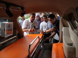 Bantu Tangani DBD, Pertamina MOR V Bagikan 14 Ambulans