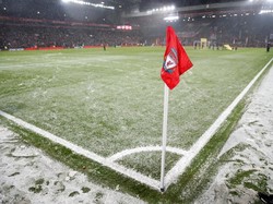 Pertandingan Liverpool vs Leicester City di Anfield, Kamis (31/1/2019) dini hari WIB, sempat terancam ditunda karena hujan salju yang tak kunjung berhenti mengguyur kota tersebut. (Carl Recine/Reuters)