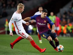 Trio Phlippe Coutinho, Lionel Messi, dan Luis Suarez dipasang di lini serang. REUTERS/Albert Gea.