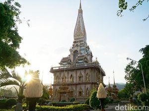Foto: Vihara di Phuket yang Bikin Terpana