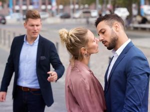 Survei Terbaru Ungkap 10 Profesi yang Paling Berisiko Selingkuh Survei Terbaru Ungkap 10 Profesi yang Paling Berisiko Selingkuh