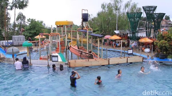 Foto: Tempat Asyik Basah-basahan di Ciwidey