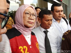 Balada Ratna Sarumpaet: Ditinggal Kubu Prabowo, Kini Dipuji Jokowi