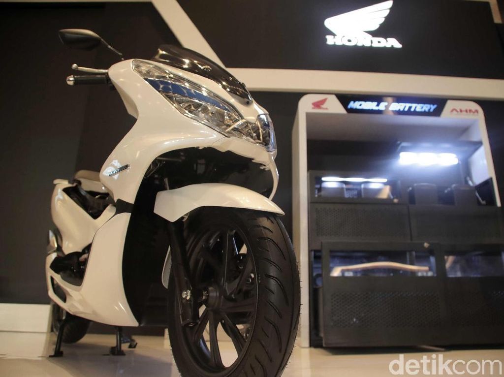 PCX Listrik Punya STNK Paling Lambat Akhir April 2019 PCX Listrik Punya STNK Paling Lambat Akhir April 2019
