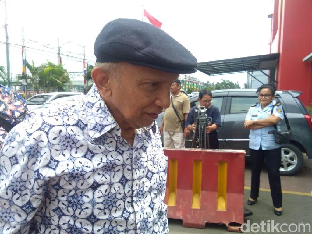 Amien Rais Jenguk Ahmad Dhani di Rutan Cipinang Amien Rais Jenguk Ahmad Dhani di Rutan Cipinang