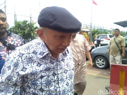 Teriakan Hasto Cuma Nyanyian Nyamuk bagi Amien