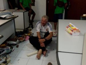 WN Swiss Siram Kopi ke Muka Staf Konsulat di Bali WN Swiss Siram Kopi ke Muka Staf Konsulat di Bali
