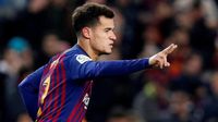 Philippe Coutinho mencetak gol pembuka kemenangan Barcelona ke gawang Sevilla melalui eksekusi penalti. (