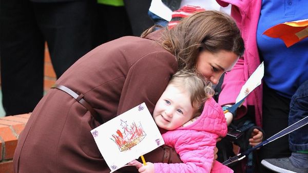 Momen Hangat Kate Middleton Ketika Bertemu Penggemar Cilik