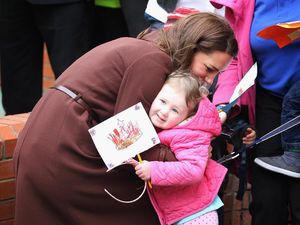 Momen Hangat Kate Middleton Ketika Bertemu Penggemar Cilik