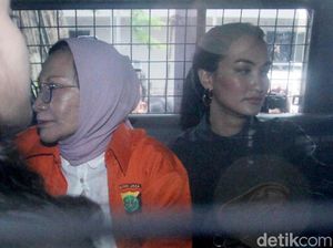 Atiqah Hasiholan Ungkap Ratna Sarumpaet Ingin Cepat Jalani Sidang Atiqah Hasiholan Ungkap Ratna Sarumpaet Ingin Cepat Jalani Sidang