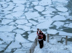 Ribuan Penerbangan di AS Dibatalkan Gara-gara Cuaca Ekstrem