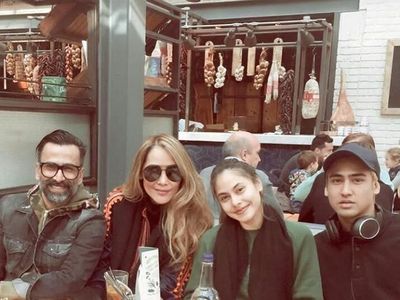 Intip Pose Keren Axel Thomas Saat Makan Bareng Keluarga