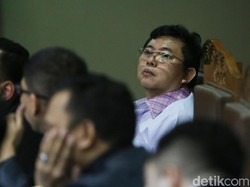 Lucas Hadapi Sidang Tuntutan Kasus Bantu Pelarian Eddy Sindoro