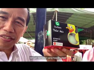 Jokowi Jualan Telur Asin dan Rempeyek Daun Mangrove di Bekasi