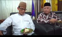 Sambangi Demak, Sandiaga Uno Cicip Caos Dhahar Makanan Favorit Sunan Kalijaga