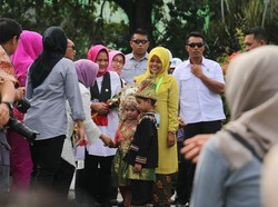 Senangnya Siswa PAUD di Aceh Dapat Hadiah Boneka dari Ibu Negara