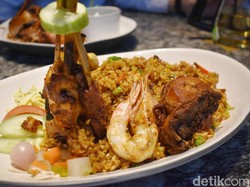 Kayu-kayu: Nikmatnya Nasi Goreng NKRI di Kafe Serba Kayu