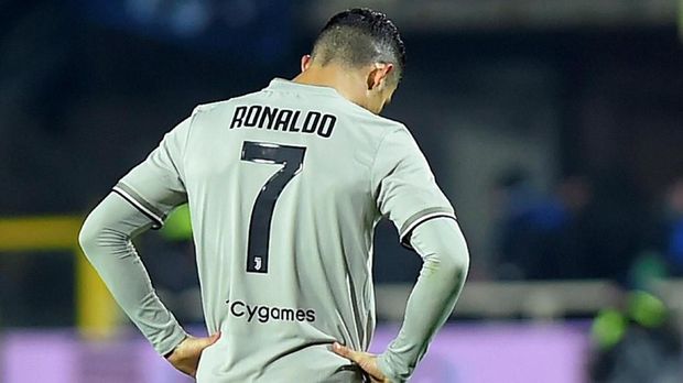 Diego Simeone tak mau menjawab efek ketiadaan Cristiano Ronaldo di Real Madrid.