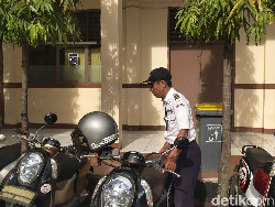 Siswa SMA Puji Pak Slamet yang Atur Motor Sesuai Warna: Penyuka Estetika