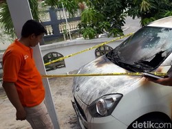 Sebuah Mobil Dibakar Orang Misterius di Semarang