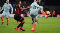 Gonzalo Higuain menjalani debut horor bersama Chelsea di Premier League. Dia tak bisa berbuat apa-apa di lini depan. Reuters/Hannah McKay.