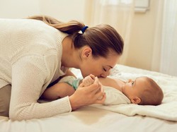 Cegah Infeksi, Simak Cara Tepat Bersihkan Tali Pusar Bayi