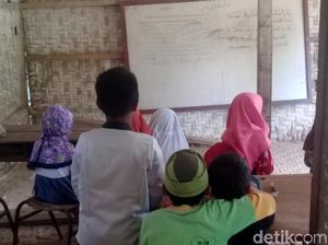 Dinding Jebol Lantai Bilik, Madrasah di Sukabumi Ini Memprihatinkan