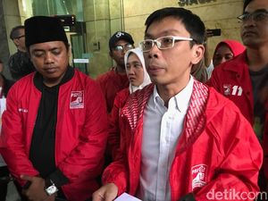PSI Laporkan Akun Twitter Penyebar Hoax Spanduk Hargai Hak-hak LGBT PSI Laporkan Akun Twitter Penyebar Hoax Spanduk Hargai Hak-hak LGBT
