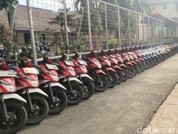 Menjumpai Pak Slamet, Satpam yang Viral Rapikan Motor Sesuai Warna