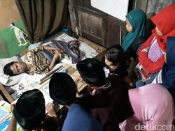 Kisah Mbah Un, 34 Tahun Mengajar Sambil Berbaring di Gunungkidul