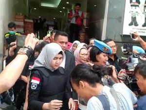 Polisi Kawal Ketat Penyerahan Ratna Sarumpaet ke Kejati DKI