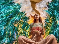 Keren! Seniman Ini Buat Karya Seni dari Ribuan Sedotan Bekas