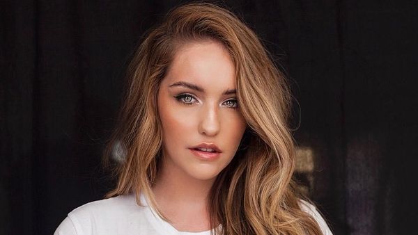 Bertubuh Sintal, Sepupu Gigi dan Bella Hadid Jadi Model Lingerie