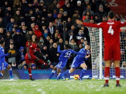 Sadio Mane membawa Liverpool unggul duluan pada menit ketiga. (Phil Noble/Reuters)