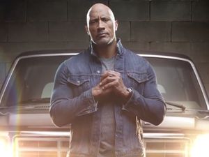 Aksi Dwayne Johnson di Hobbs and Shaw Aksi Dwayne Johnson di Hobbs and Shaw