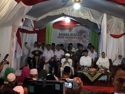Jokowi Bertemu Mbah Moen dan Zikir Akbar di Ponpes Al Anwar Rembang
