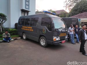 Jelang Eksekusi Buni Yani, Kejari Depok Siapkan Mobil Tahanan Jelang Eksekusi Buni Yani, Kejari Depok Siapkan Mobil Tahanan