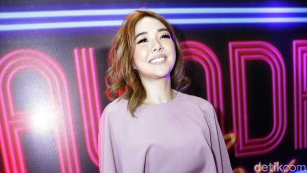 Lewat Film, Gisel Siap Bersatu dengan Gading Marten Lewat Film, Gisel Siap Bersatu dengan Gading Marten