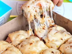 Biar Hangat, Sore Ini Enaknya Ngemil Martabak Keju Mozzarella di 5 Tempat Ini!