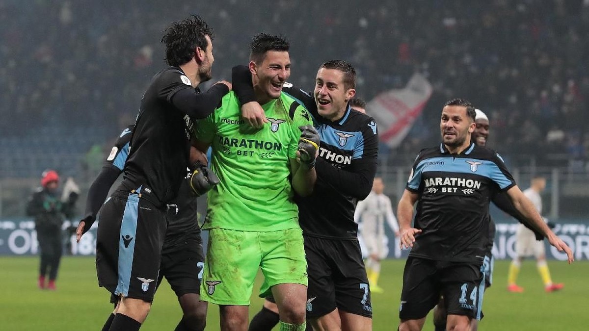 Lazio krisis bek. (Foto: Emilio Andreoli/Getty Images)