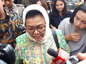 Eks Sesdirjen Dukcapil Bungkam Usai Diperiksa KPK di Kasus e-KTP Eks Sesdirjen Dukcapil Bungkam Usai Diperiksa KPK di Kasus e-KTP