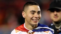 Dengan harga 24,7 juta euro Miquel Almiron bertengger di urutan enam transfer termahal. Newcastle United memboyongnya dari Atlanta. (Elsa/Getty Images)